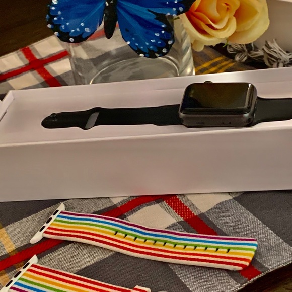 42mm Apple Watch series 3 GPS and LTE - Picture 3 of 7